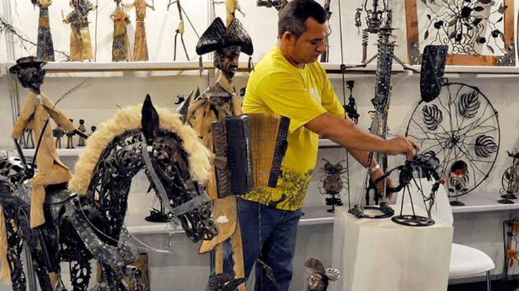 <built-in function id>